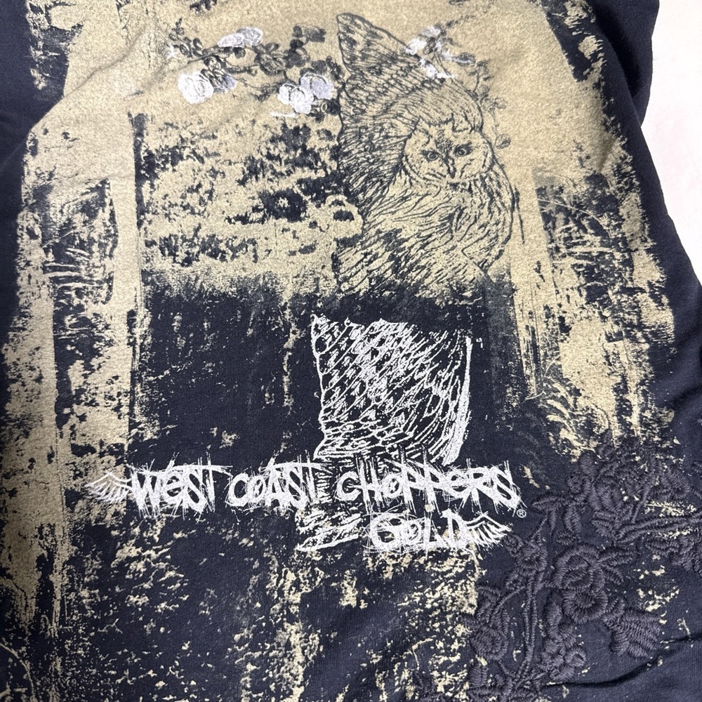 Chic Black and Gold Graphic Women's Tee - Picture 6 of 8